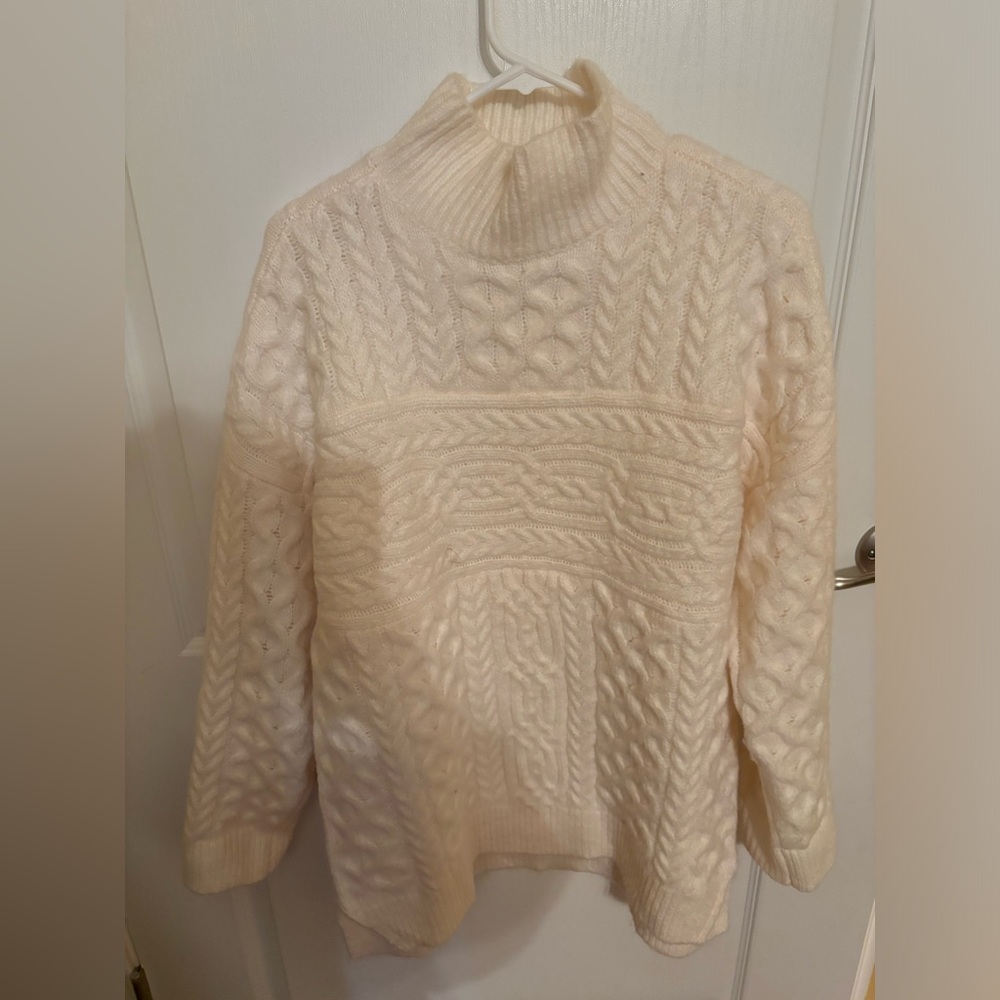 Abercrombie & Fitch Cable knit sweater